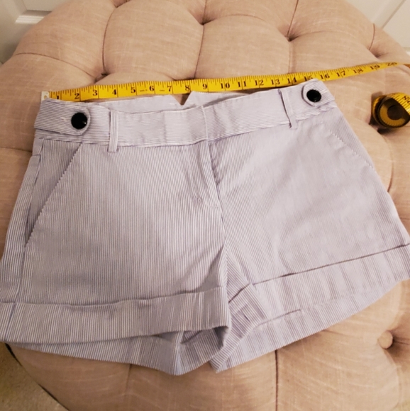 Size 4 Express seersucker pinstriped shorts - Picture 1 of 5
